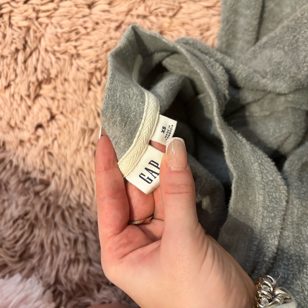 gap pull over - Picture 3 of 3